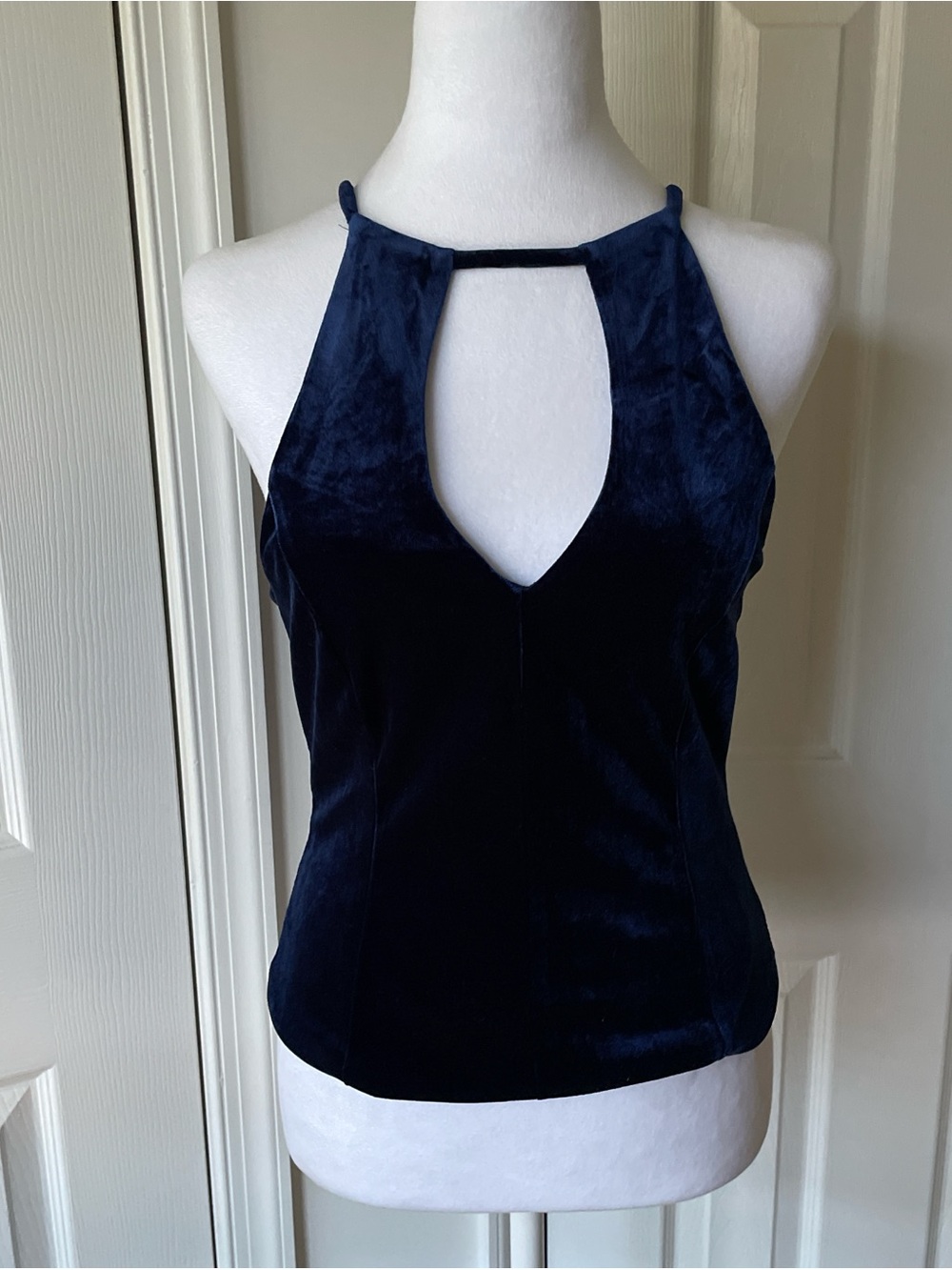 Lulus Women's medium Navy Velvet Halter Keyhole Top NWT